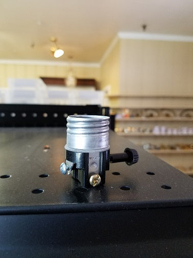 Leviton Brand Medium Base Turn Knob Socket for 3-Way Bulbs
