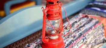 Image of a red kerosene oil lamp.